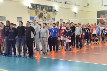 Спортклуб КПРФ провел крупный волейбольный турнир