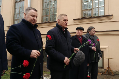 А.В. Воронцов принял участие в возложении цветов к памятнику В.И. Ленину в Петербурге