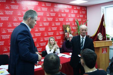 Ульяновцы встретили 147-летие  В.И.Ленина  торжественным митингом