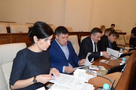 Алтайский край. Депутаты-коммунисты на очередной сессии Заксобрания выступили против «оптимизации» системы образования