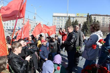 Новосибирские коммунисты поздравили Владимира Ленина с Днем рожденья