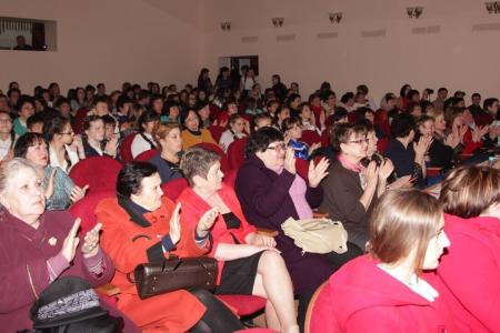 "Веди, Будённый, нас смелее в бой!". Саратовские коммунисты провели конкурс инсценированной патриотической песни 