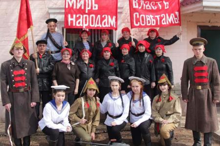 "Веди, Будённый, нас смелее в бой!". Саратовские коммунисты провели конкурс инсценированной патриотической песни 