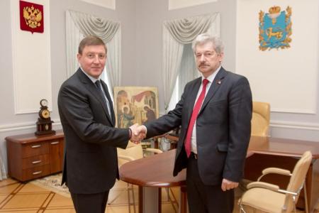 Лидер коммунистов Псковской области Петр Алексеенко встретился с губернатором