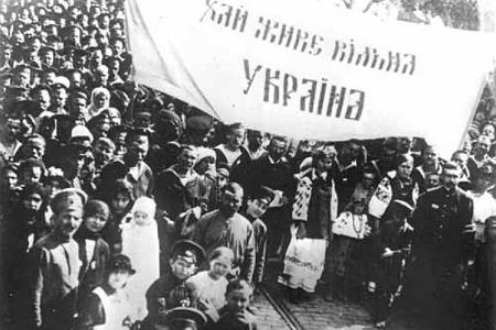 Проект KPRF.RU "Хроника революции". 1 апреля 1917 года: Из ссылки возвратились депутаты социал-демократической фракции 2-й Государственной Думы, в Москве и Петрограде проходят митинги и манифесации