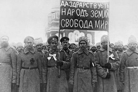 Проект KPRF.RU "Хроника революции". 28 апреля 1917 года: Временное правительство постановило учредить милицию, В.И. Ленин выступил на митинге солдат броневого дивизиона в Михайловском манеже