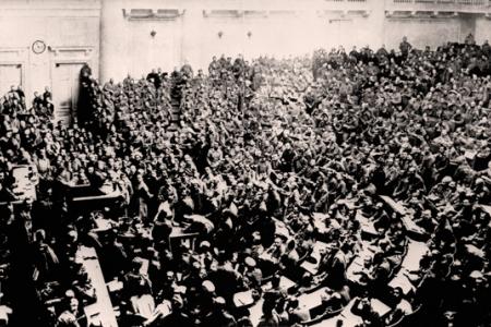 Проект KPRF.RU "Хроника революции". 14 апреля 1917 года: М.В. Алексеев назначен Верховным главнокомандующим, Ленин подъезжает к границе России