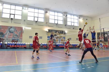 Спортклуб КПРФ провел крупный волейбольный турнир