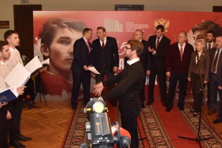 «Он высоко нес знамя советского спорта». Г.А. Зюганов выступил в Госдуме на открытии выставки, посвященной юбилею знаменитого хоккеиста Владислава Третьяка