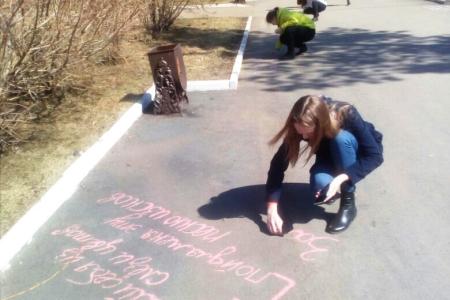 «Давно упали звёзды». В День Космонавтики коммунисты Оренбурга провели конкурсы юных поэтов