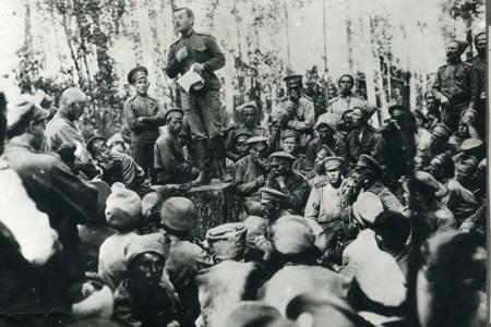 Проект KPRF.RU "Хроника революции". 29 апреля 1917 года: Военный министр Гучков утвердил "Положение о комитетах в войсках и дисциплинарных судах", В Петрограде и других городах прошли демонстрации и митинги против травли В.И. Ленина
