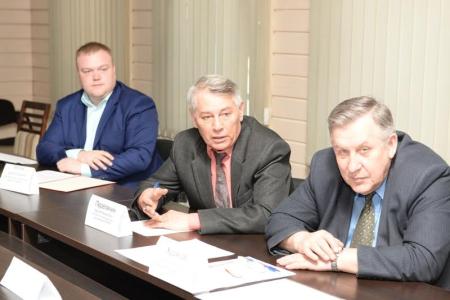 Круглый стол «От Февраля – к Октябрю» прошел в помещении Новосибирского областного комитета КПРФ