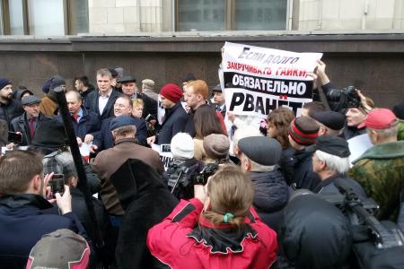 У Госдумы прошла встреча депутатов фракции КПРФ с избирателями. Фоторепортаж
