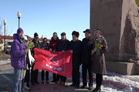 ​В Анадыре состоялось возложение цветов к памятнику Владимира Ильича Ленина