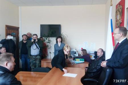Ульяновская область. Автозаводчане, считающие своё увольнение незаконным, попытались дойти до губернатора
