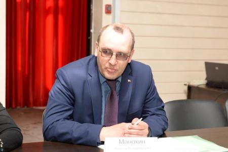 Круглый стол «От Февраля – к Октябрю» прошел в помещении Новосибирского областного комитета КПРФ