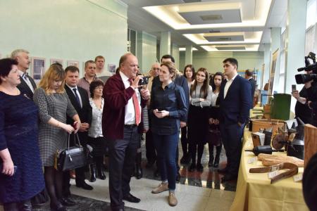 «Пчела – главный элемент баланса в природе». Г.А. Зюганов выступил в Госдуме на открытии выставки по пчеловодству 