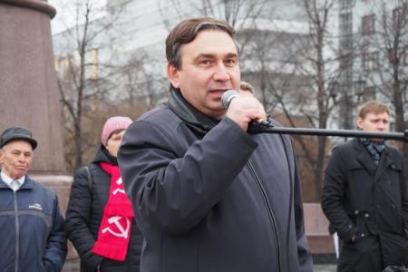 Свердловский министр ЖКХ вышел на протестный митинг КПРФ