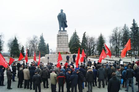 Ульяновцы встретили 147-летие  В.И.Ленина  торжественным митингом