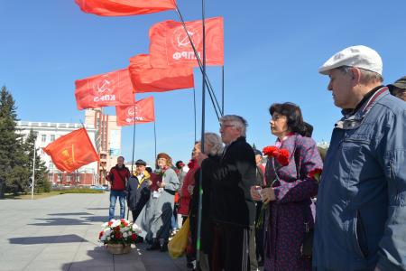 Алтайский комсомол провел флэшмоб «Ленин в городе»