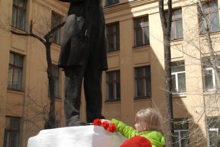 В Чите коммунисты возложили цветы в день 147-й годовщины со дня рождения В.И.Ленина