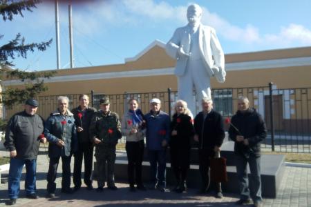 Алтайский комсомол провел флэшмоб «Ленин в городе»
