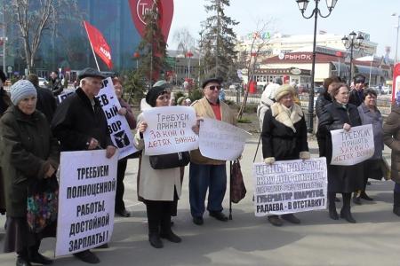 В Саратове состоялся "Марш пустых кастрюль"