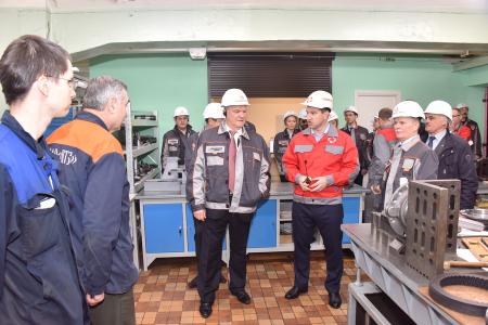 Г.А. Зюганов: Без машиностроения, робототехники, электроники у страны нет будущего