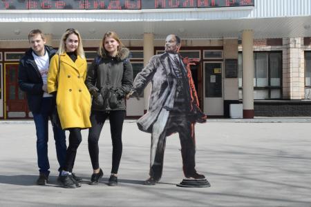 Алтайский комсомол провел флэшмоб «Ленин в городе»