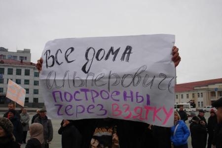 Сахалин.  Коммунисты организовали митинг-протест против коррупции, отмены выборов мэров и социальных льгот