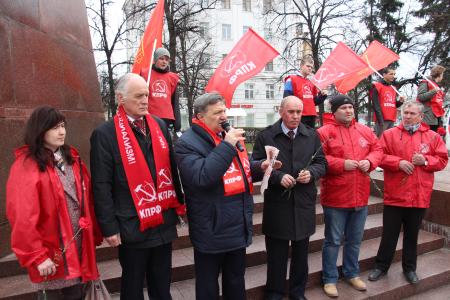 Руки прочь от Ленина и Мавзолея! Митинг и возложения цветов в Рязани