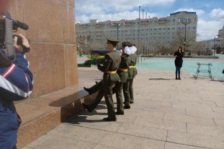 В Чите коммунисты возложили цветы в день 147-й годовщины со дня рождения В.И.Ленина