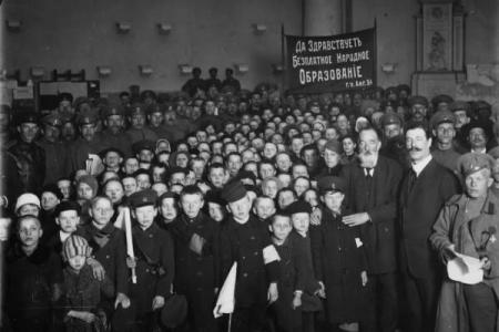 Проект KPRF.RU "Хроника революции". 6 апреля 1917 года: США вступили в войну с Германией, в Кронштадте прошел многотысячный митинг матросов и рабочих, Ленин выезжает в Берн