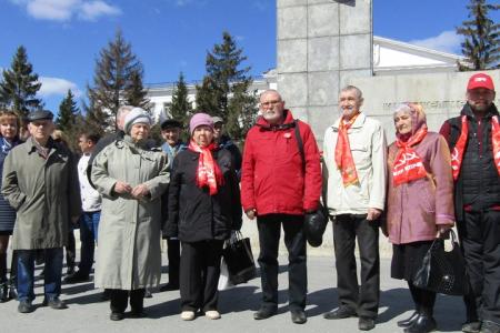 В Кургане коммунисты и их сторонники провели серию мероприятий, посвященных В.И.Ленину 