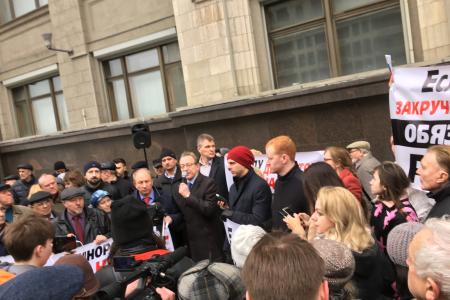 У Госдумы прошла встреча депутатов фракции КПРФ с избирателями. Фоторепортаж