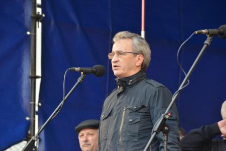 В Москве на Театральной площади начался протестный митинг КПРФ