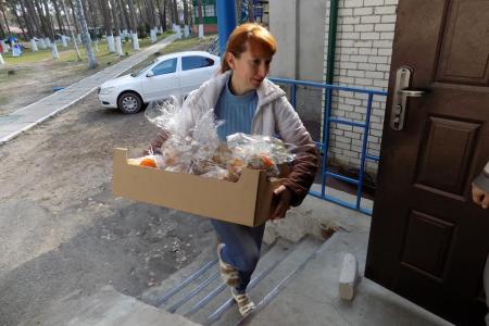 Праздник Пасхи дарит миллионам верующих надежду и радость. Сергей Гаврилов поздравил с праздником Пасхи детей и педагогов Дома ребенка и ветеранов воронежского авиазавода