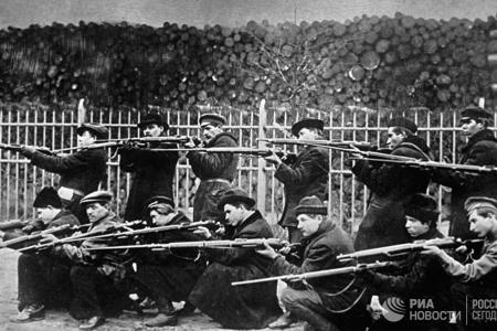 Проект KPRF.RU "Хроника революции". 11 мая 1917 года: Исполком Петроградского совета высказался против вхождения в коалиционное правительство,  продолжает работу Всероссийская Конференция РСДРП(б) 