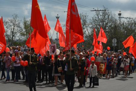 Севастопольские коммунисты праздничным шествием отметили День Победы