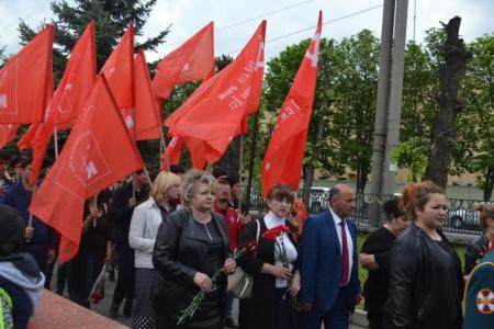 В канун Дня Победы во Владикавказе на Мемориале Славы прошла церемония возложения цветов и венков