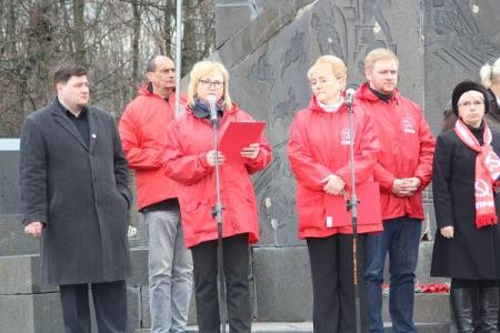 Новгородские коммунисты провели митинг, посвященный Первомаю