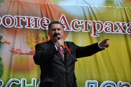 Астраханские коммунисты приняли участие в первомайском митинге профсоюзов