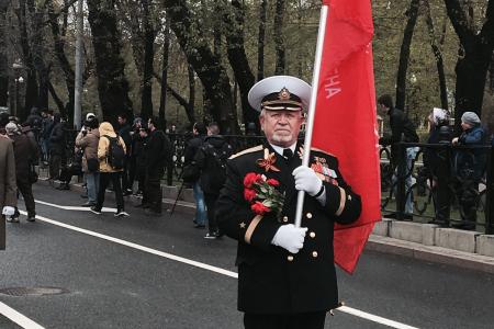 В Москве идёт шествие и митинг КПРФ в честь Дня победы