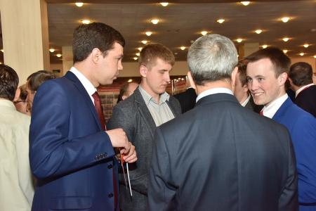 В Москве открылся XVII съезд КПРФ