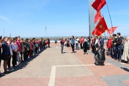 На площади Славы в Самаре в честь Дня Победы состоялось возложение цветов к Вечному огню