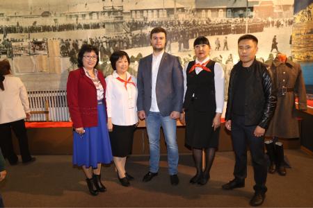 «Ночь в музее». Тувинские коммунисты посетили экспозицию к 100-летию Великого Октября