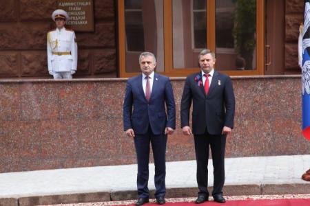 К.К. Тайсаев и А.А. Ющенко приняли участие в праздновании третьей годовщины образования Донецкой Народной Республики