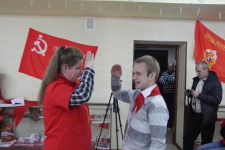 Саратовский обком КПРФ провел прием в пионеры