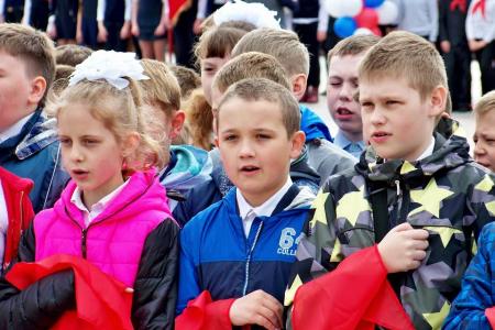 19 мая в Орле приняли в пионеры 500 школьников