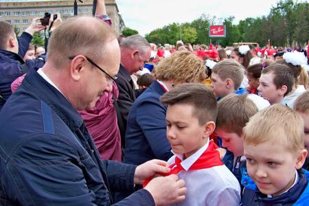 19 мая в Орле приняли в пионеры 500 школьников